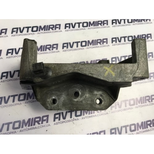 Кронштейн двигуна Fiat Punto 3 2005-2018 55198565 